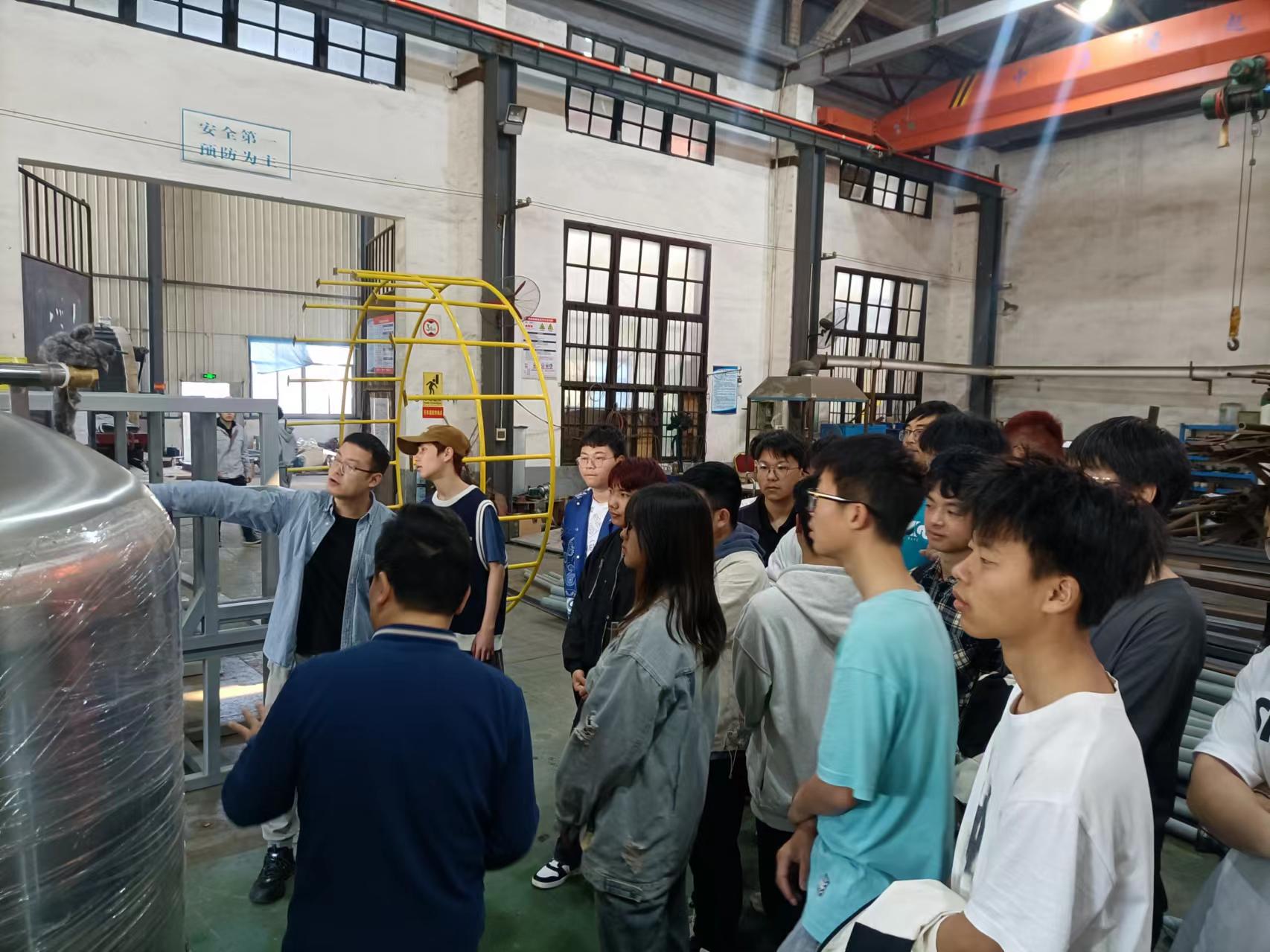 湖南工程学院近200名学生来乐动(中国)认知实习